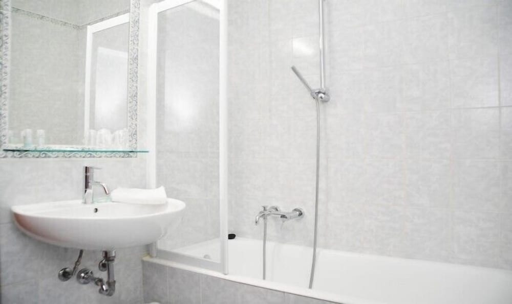Superior Double or Twin Room - Photo 5