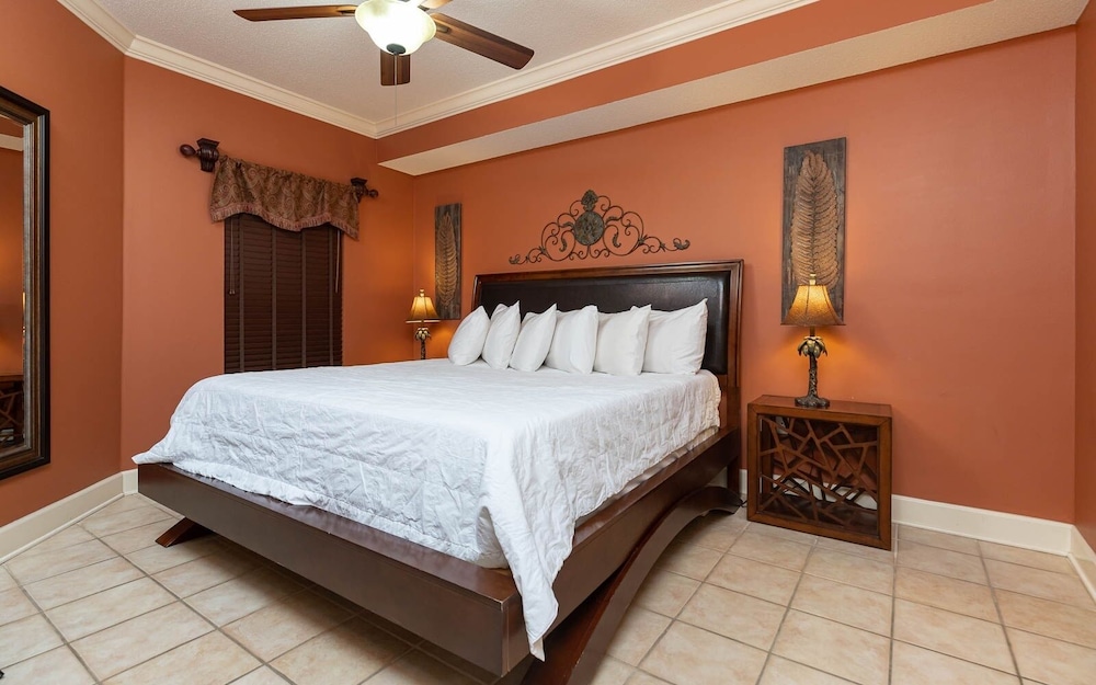 Condo, 2 Bedrooms