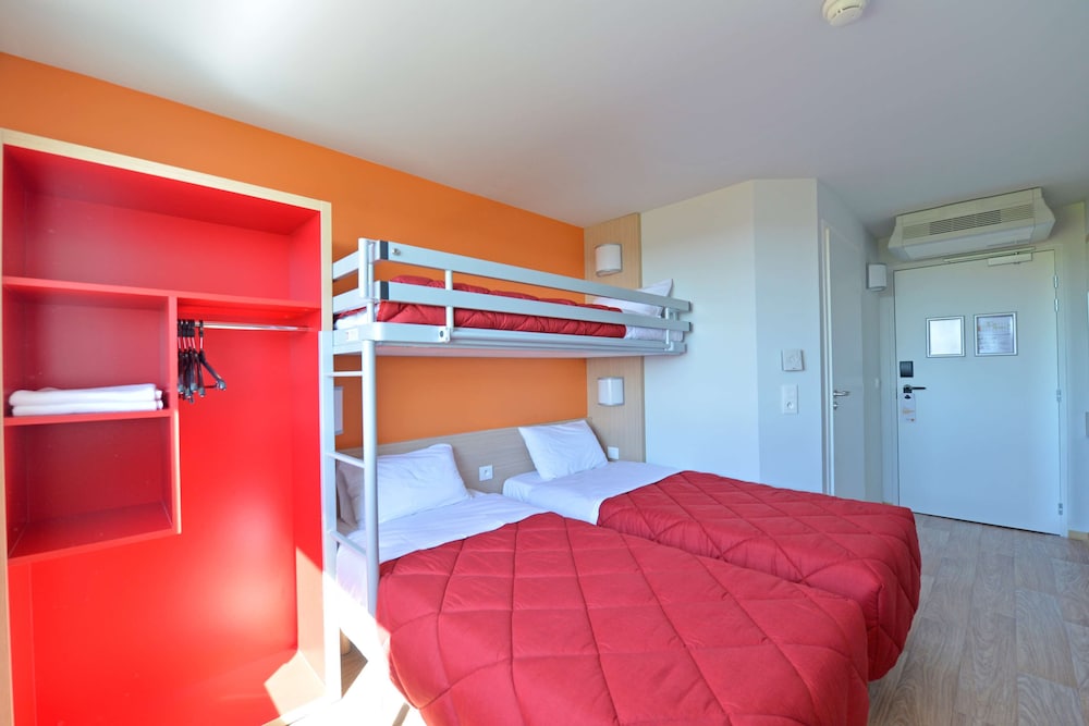 Room, 3 Twin Beds (Essentiel Plus) - Photo 1