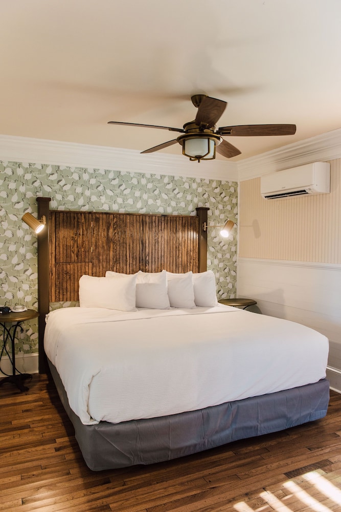 Grand Suite, 1 King Bed with Sofa bed, Non Smoking, City View photo 3