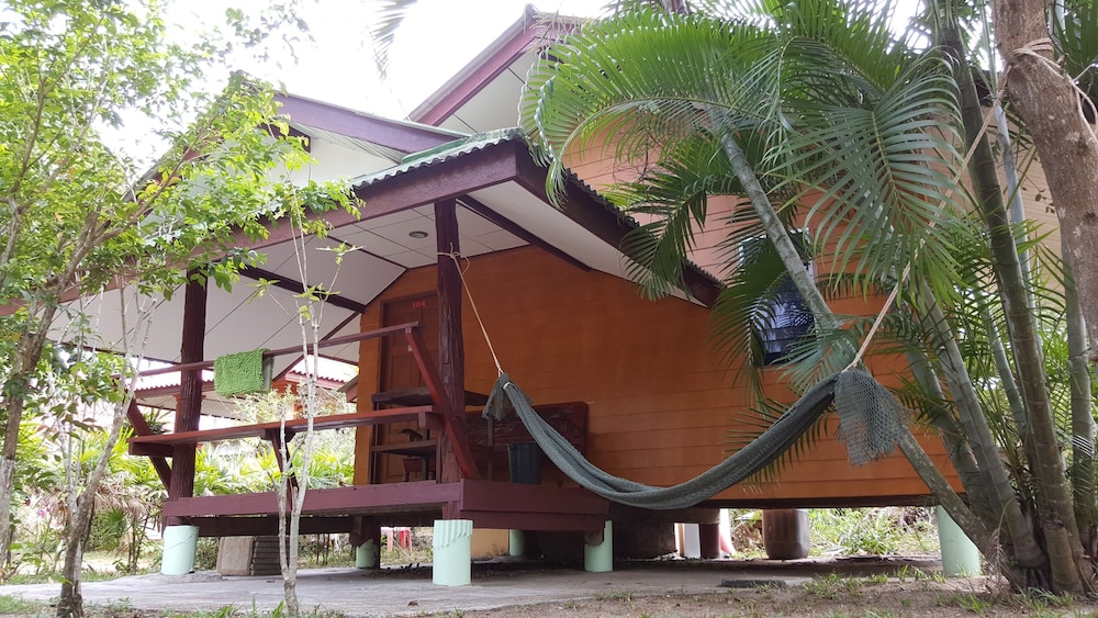Wooden Bungalow (Happy 3)