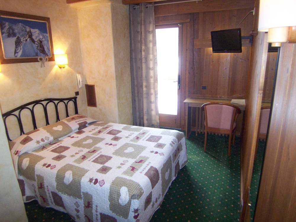 Standard Double Room photo 2