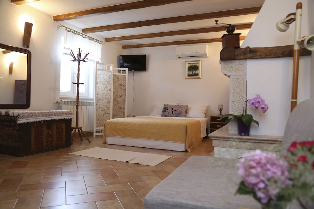 Romantic Studio, Terrace, Garden View (Ground Floor Maxi) photo 2