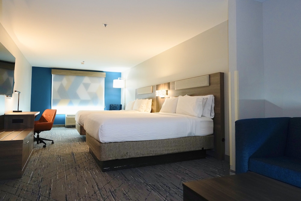 Suite, Multiple Beds - Photo 1