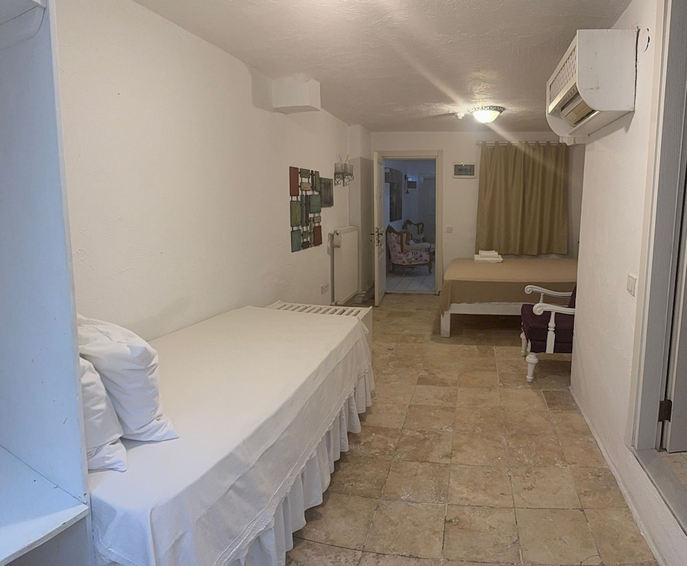 Economy Room photo 3
