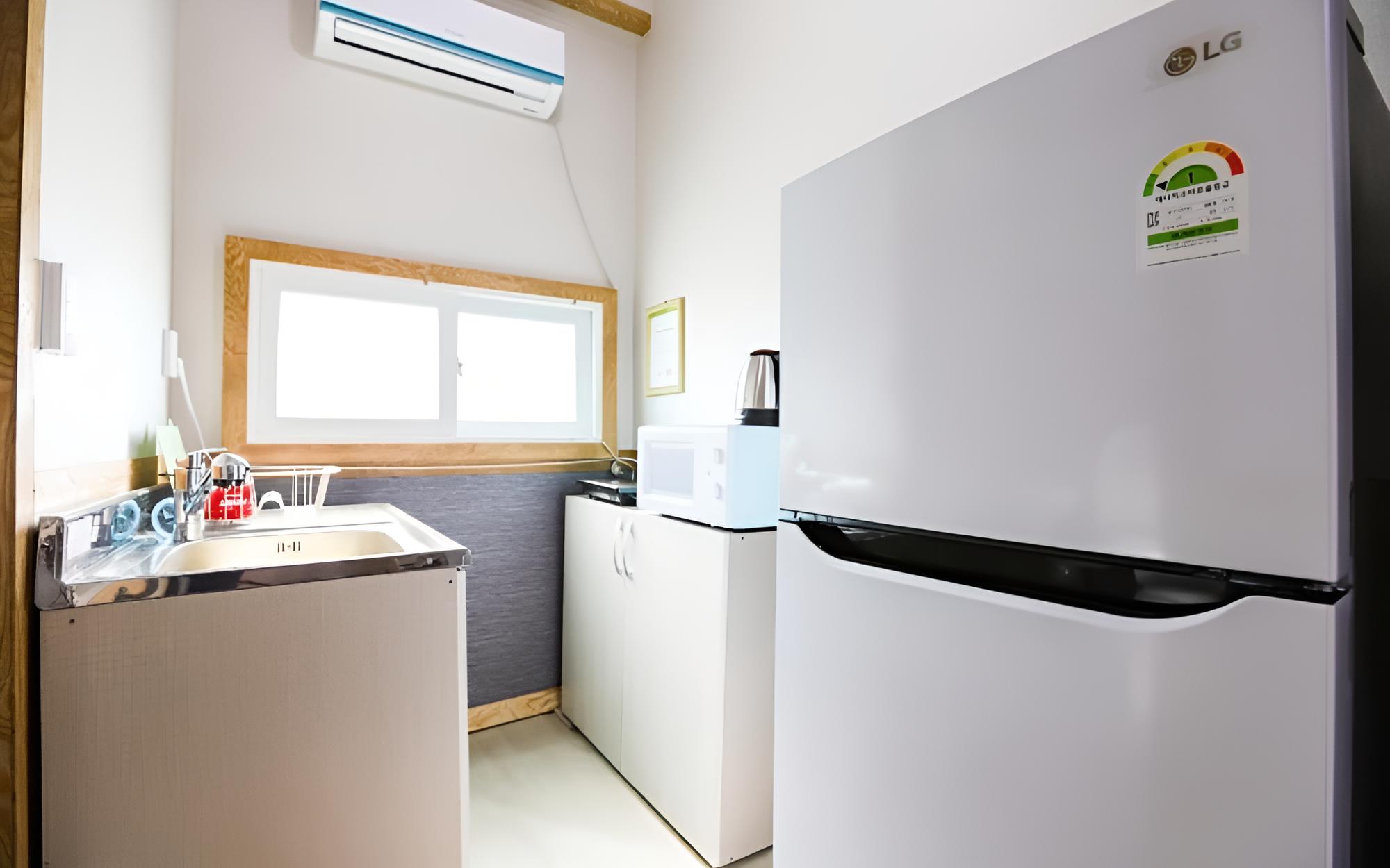 Room (Room 102) - Photo 2