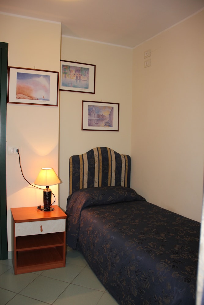 Classic Single Room