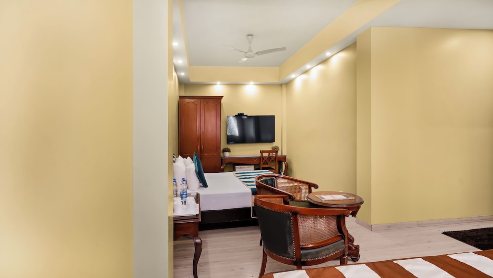 Family Room with Airport Pickup