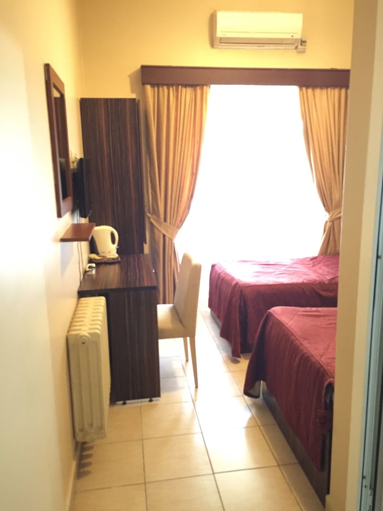 Double or Twin Room photo 2
