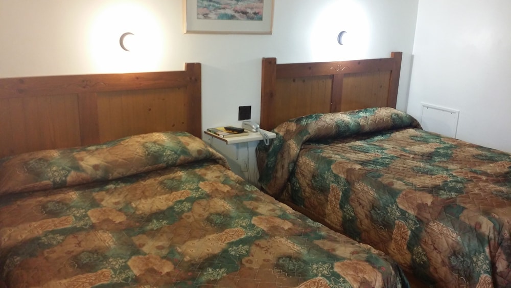 Standard Room, 2 Double Beds photo 2