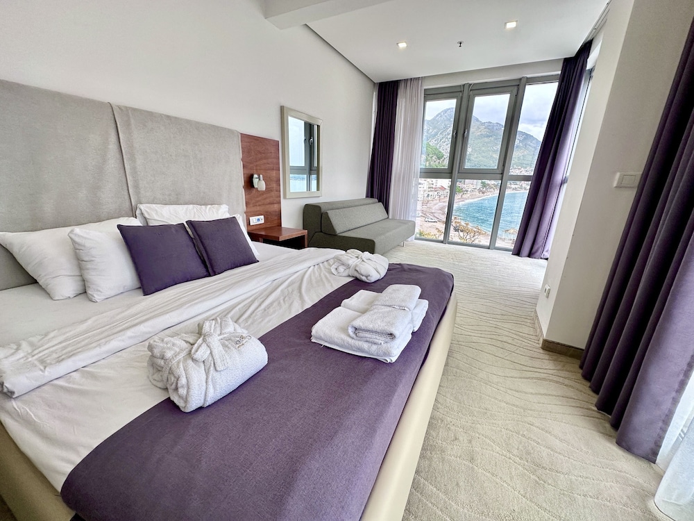 Deluxe Room, Balcony, Sea View photo 3