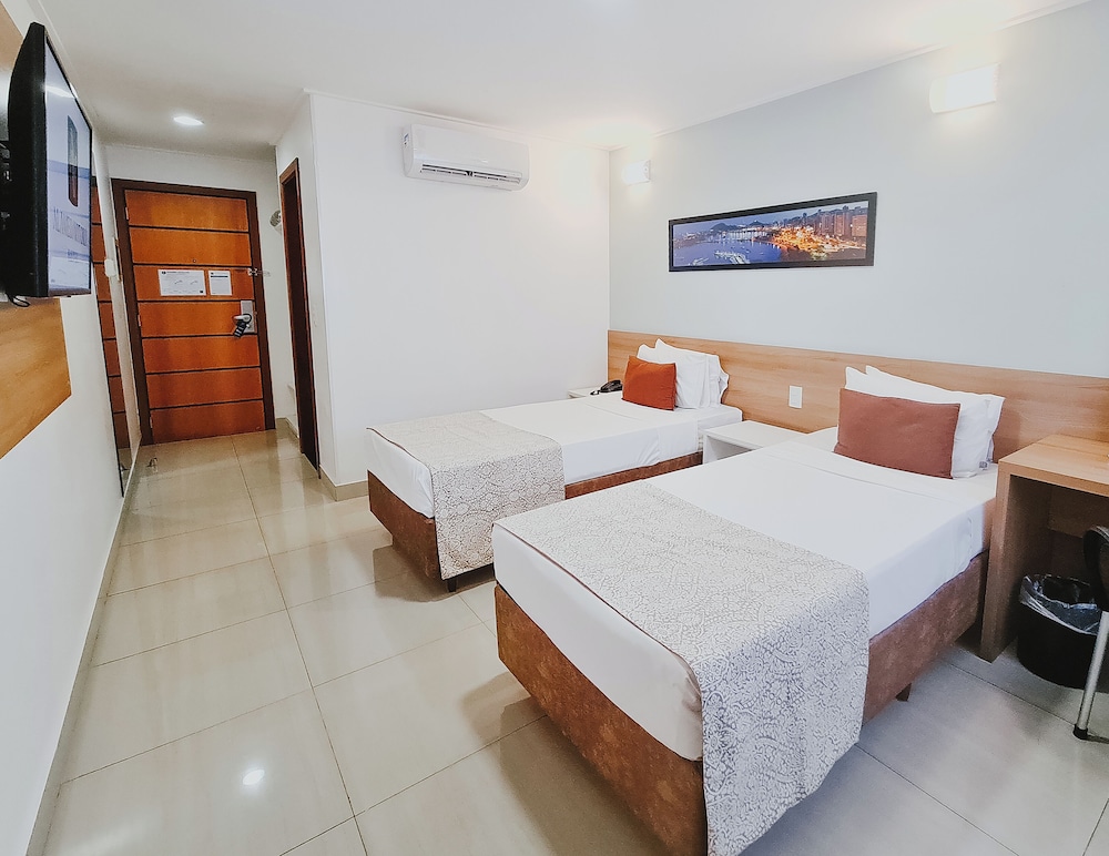 Quarto Duplo Luxo Lateral, 2 Camas de Solteiro