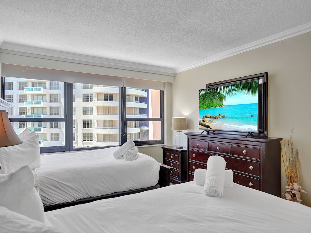 Luxury Ocean View Condo 1216