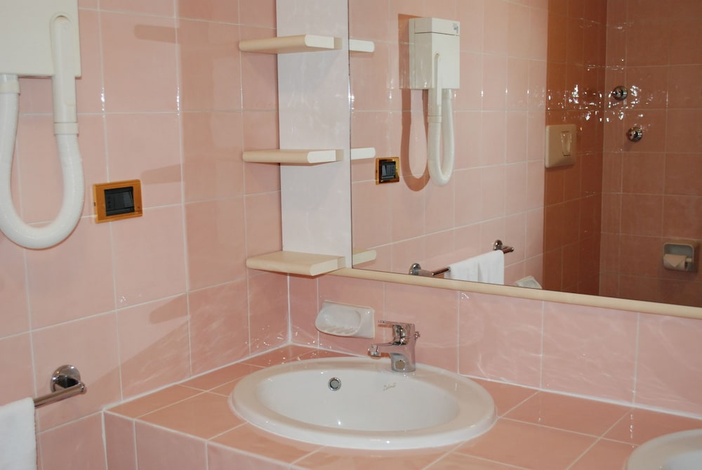 Family Triple Room - Photo 8