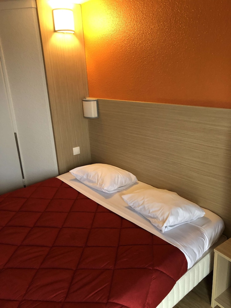 Standard Room, 3 Twin Beds - Photo 6