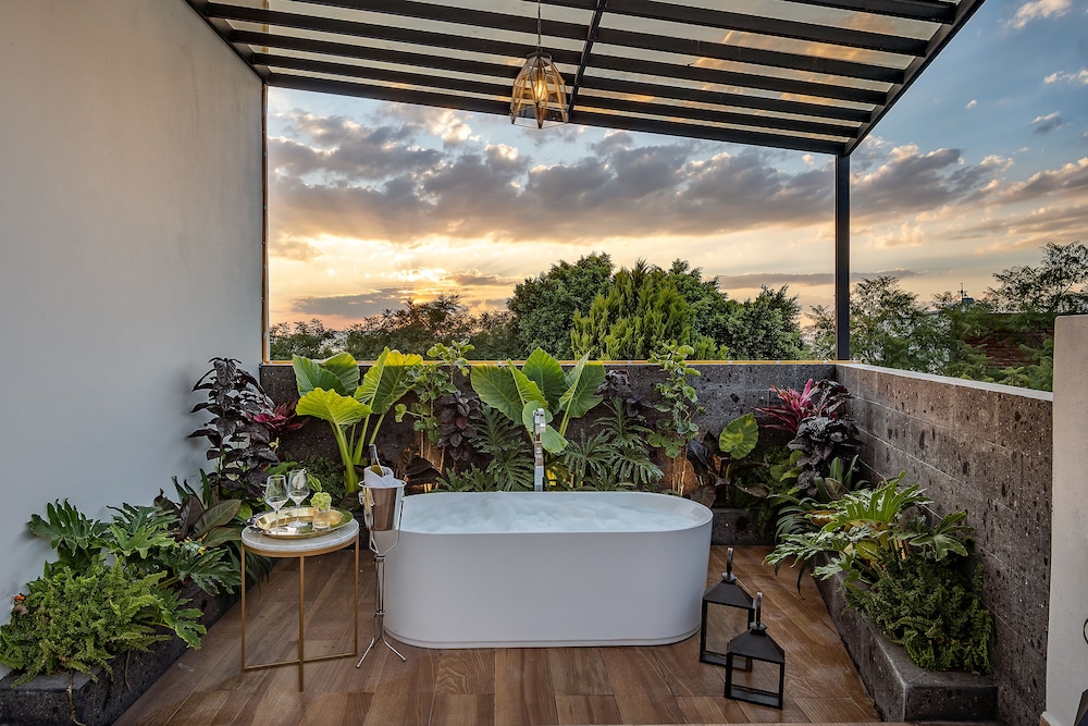 Honeymoon Room