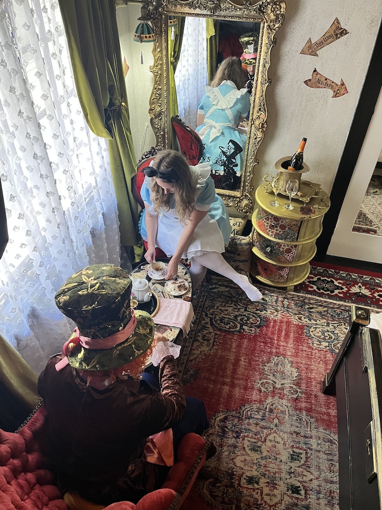 Alice in Wonderland room