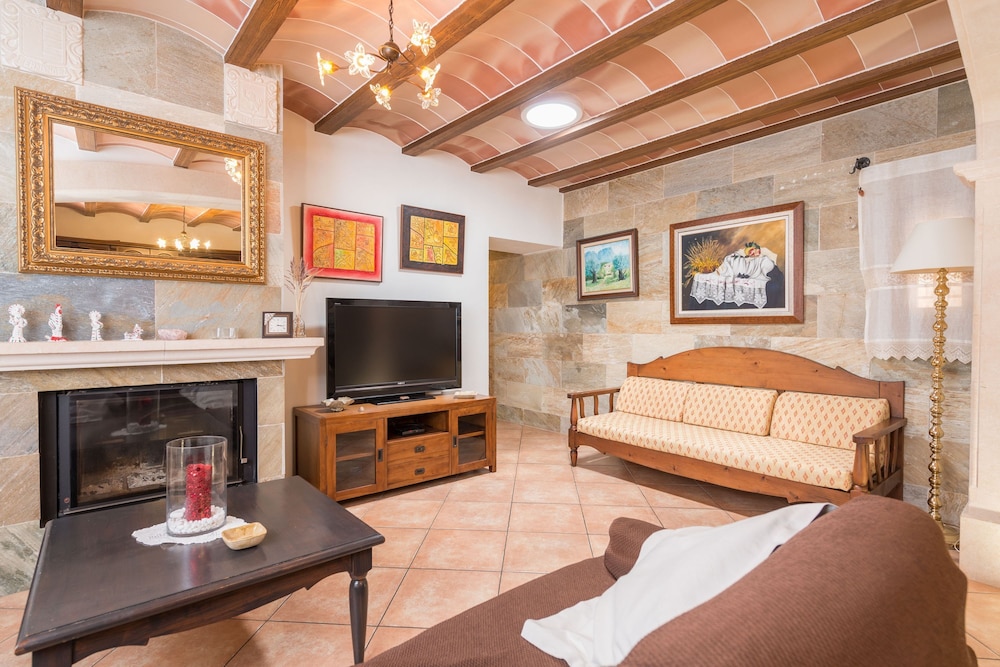 Villa photo 3