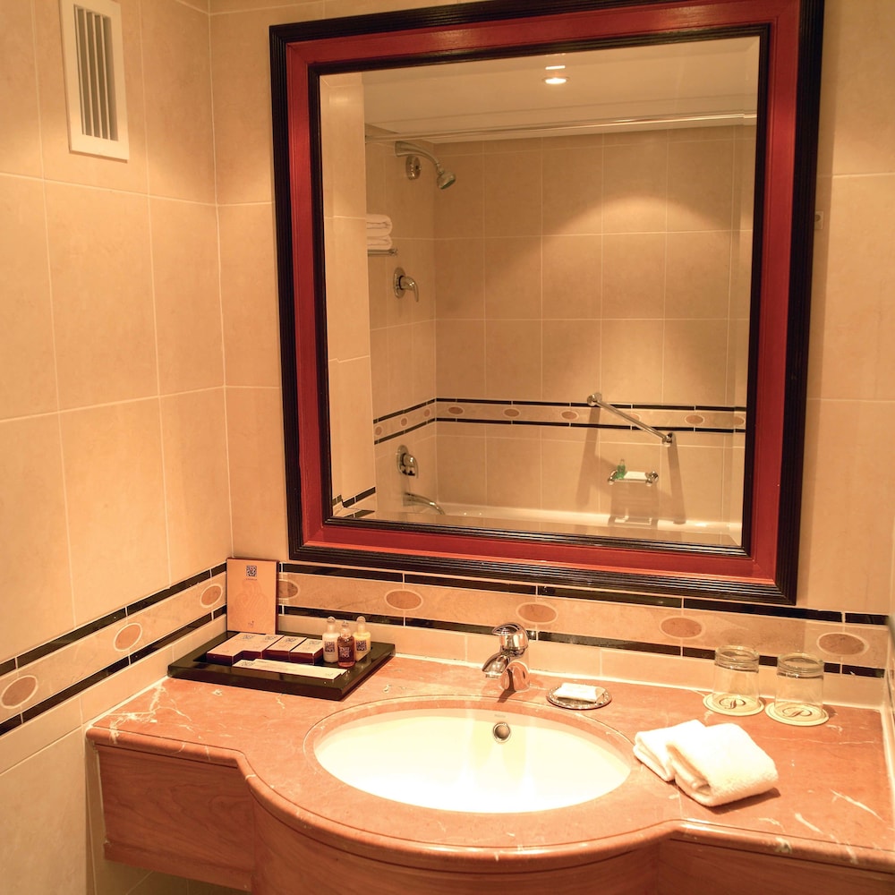 Superior Room, 1 Queen Bed, City View photo 3