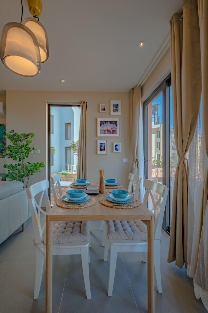 Basic Apartment photo 3