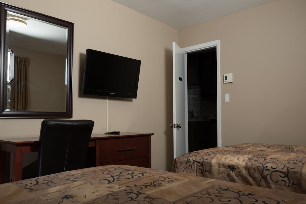 Family Suite, Multiple Beds, Kitchenette, Lake View photo 3
