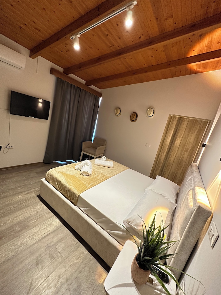 Deluxe Double Room, Balcony, City View
