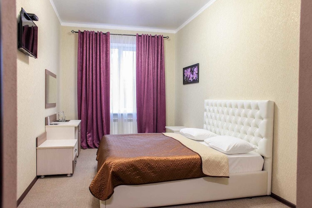 Single Room, 1 Queen Bed photo 2