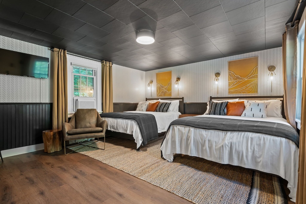 Standard Room, 2 Queen Beds, Non Smoking