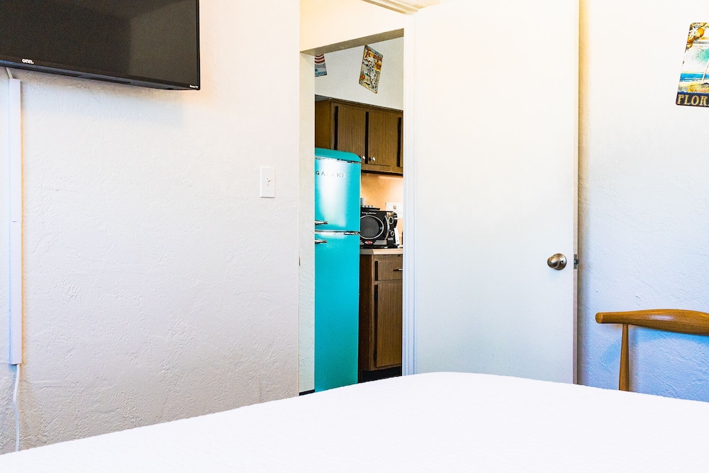 Deluxe Suite, 1 Bedroom, Kitchen, Pool View photo 3