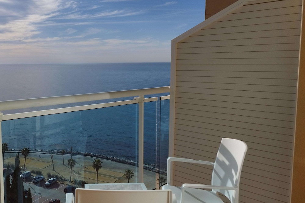 Standard Room, Partial Sea View (3 adults + 1 child) - Photo 7