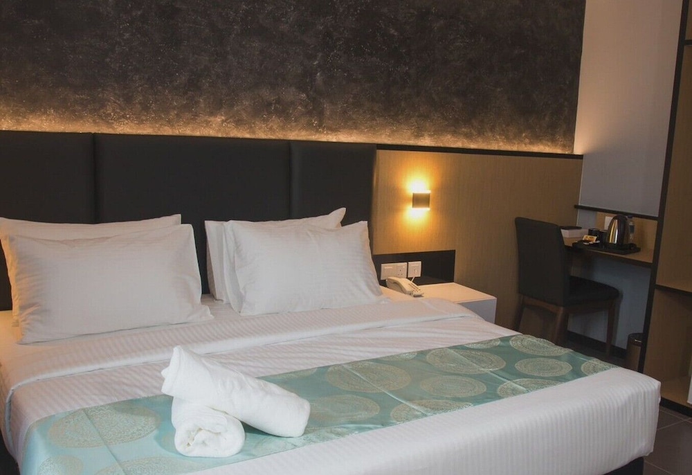 Premium Double Room, 1 King Bed photo 3