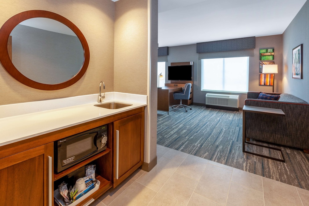 Suite, 1 King Bed, Non Smoking - Photo 3