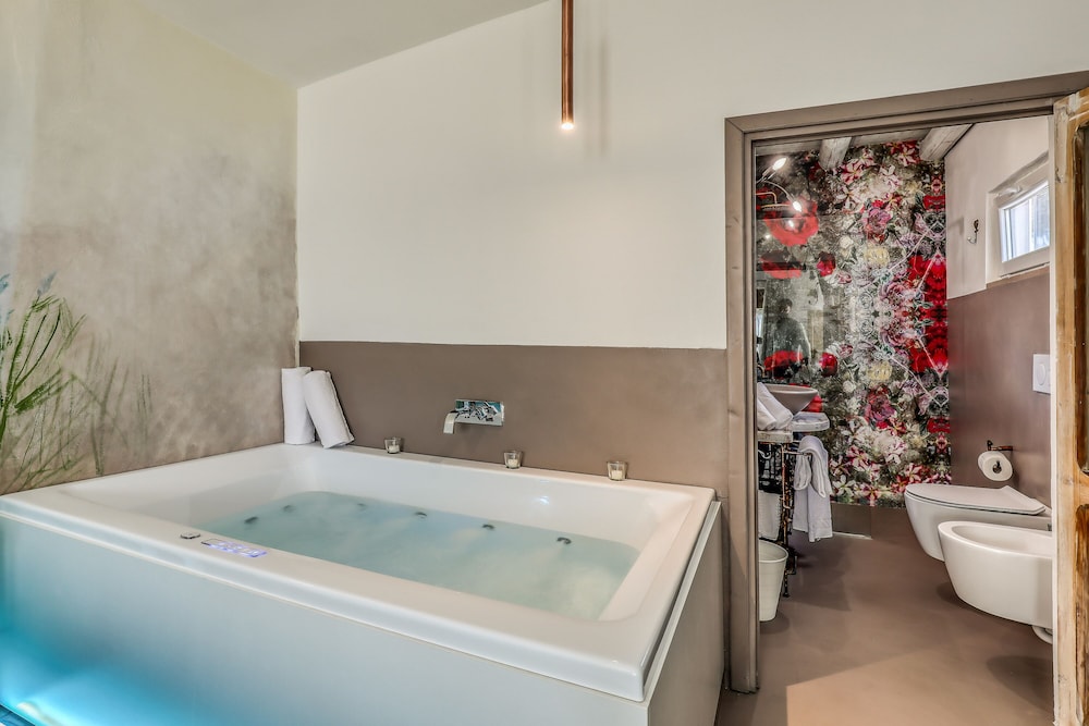 Luxury Double or Twin Room, Hot Tub photo 2