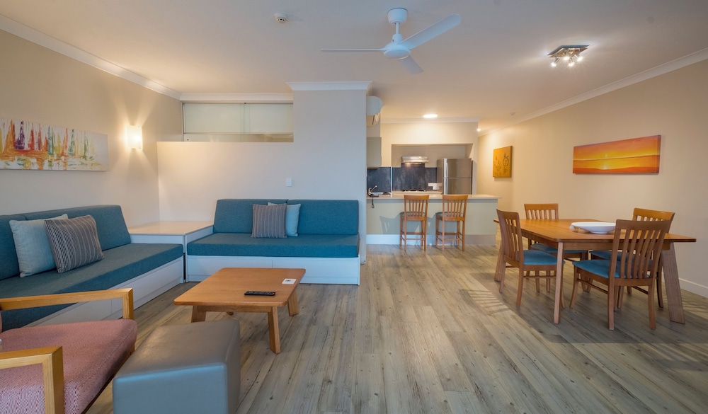 Deluxe Coral Sea View Apartment photo 1
