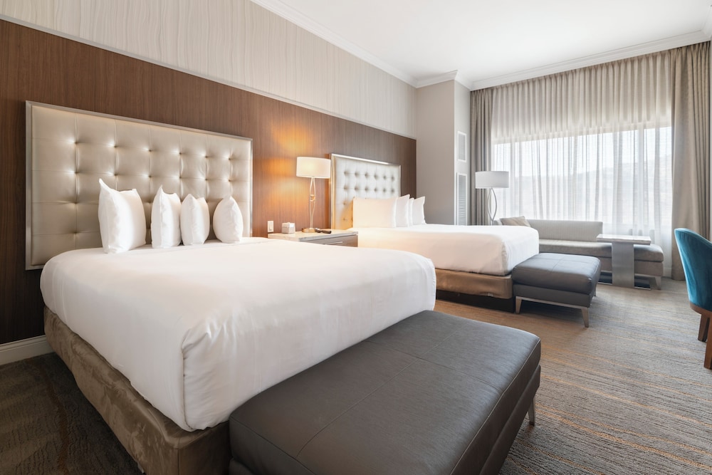 Deluxe Room, 2 Queen Beds photo 2