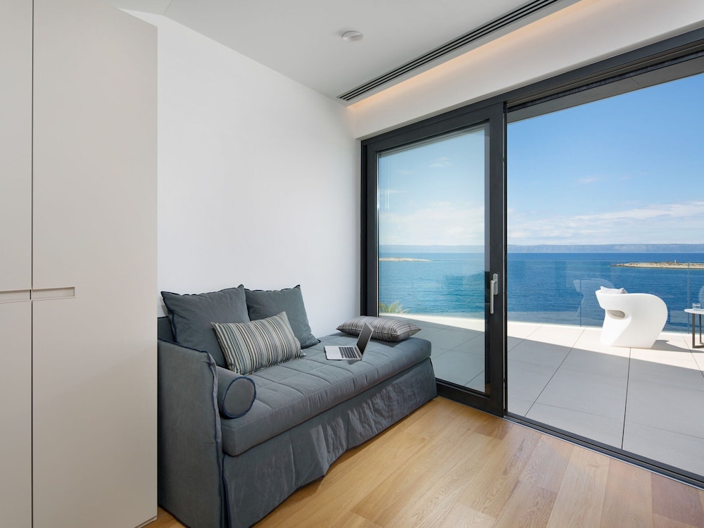 Villa photo 2