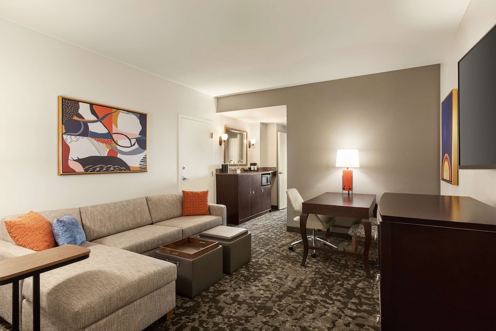 Suite, 1 King Bed with Sofa bed, Non Smoking - Photo 2