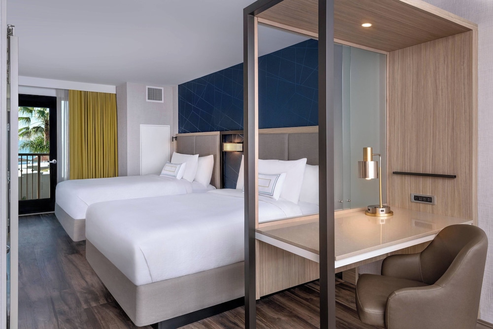Studio Suite, 2 Queen Beds, Partial Ocean View
