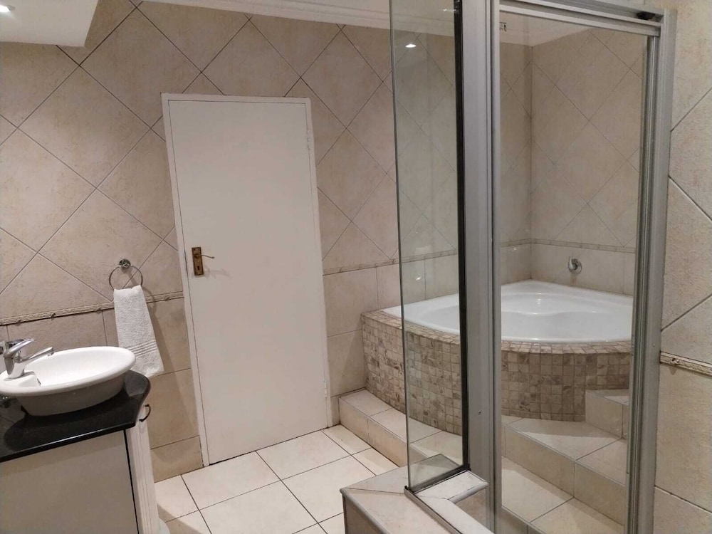 Business Suite photo 2
