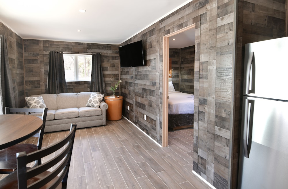 Standard Room, 1 Bedroom, Kitchenette (No Lakeview & Pet Friendly)