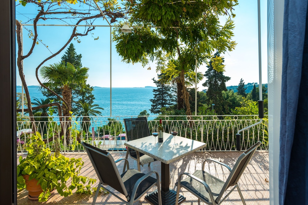 Comfort Triple Room, Terrace, Sea View (A1) photo 3