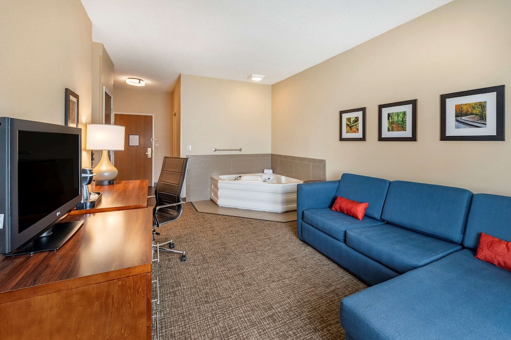 Suite, 1 Queen Bed with Sofa bed, Non Smoking - Photo 6