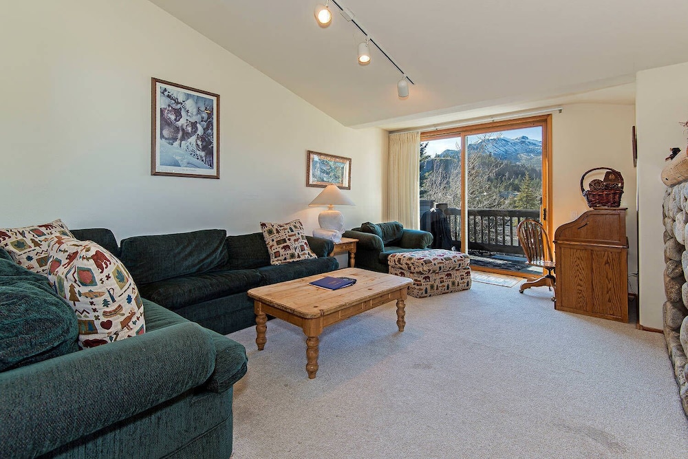 Condo, Multiple Beds, Fireplace, Mountain View (Snowcreek #936)