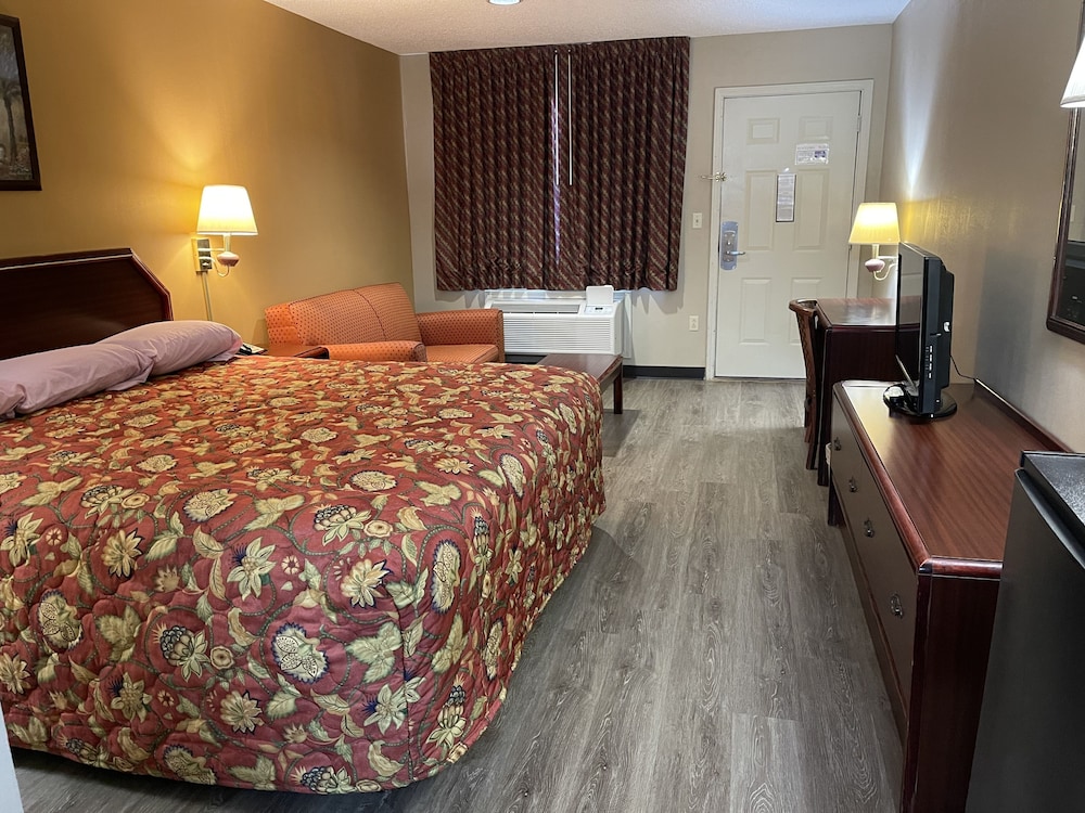 Standard Room, 1 King Bed photo 2
