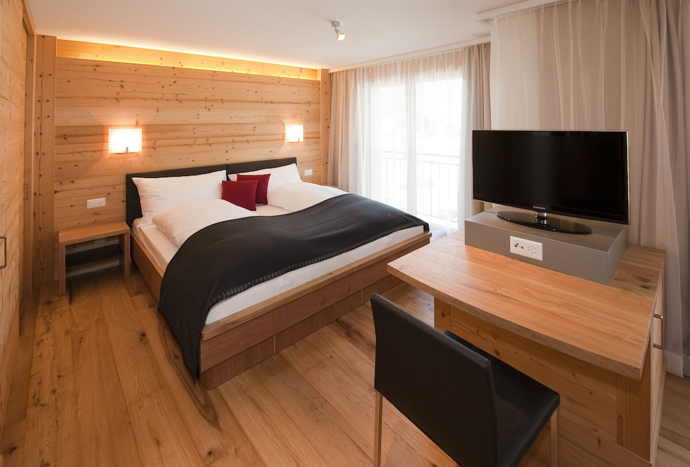 Suite, Balcony, Mountain View photo 2