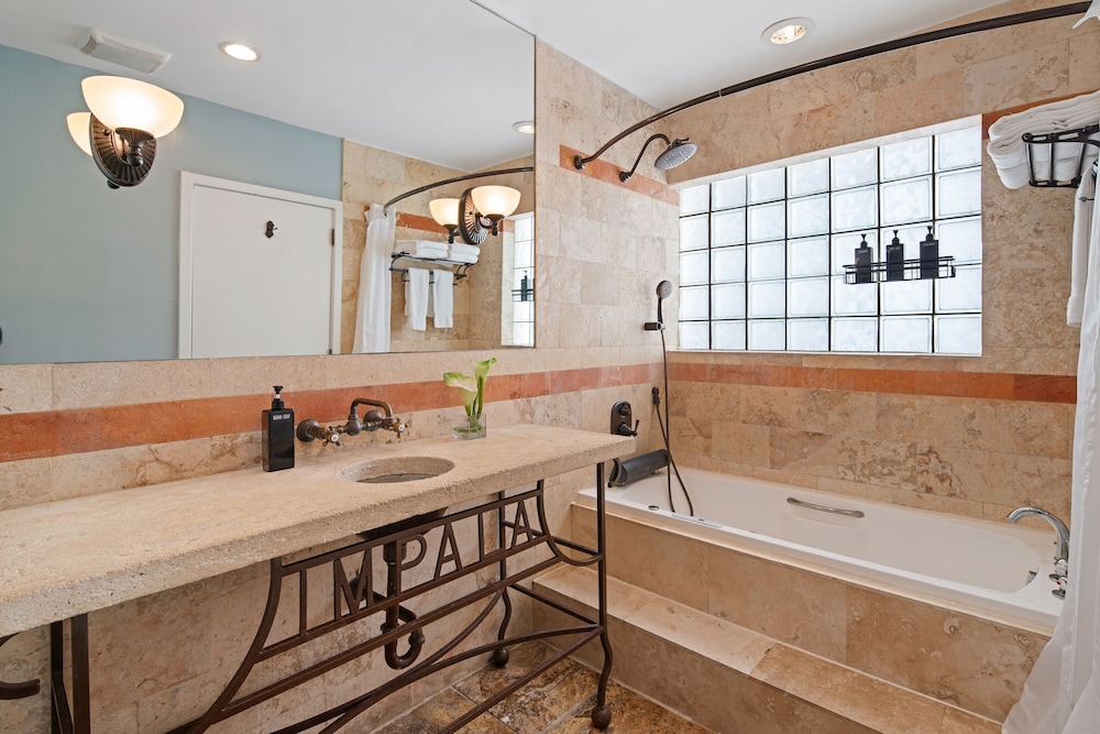 King Suite with Sofa bed - Impala Building (Self Check-in)