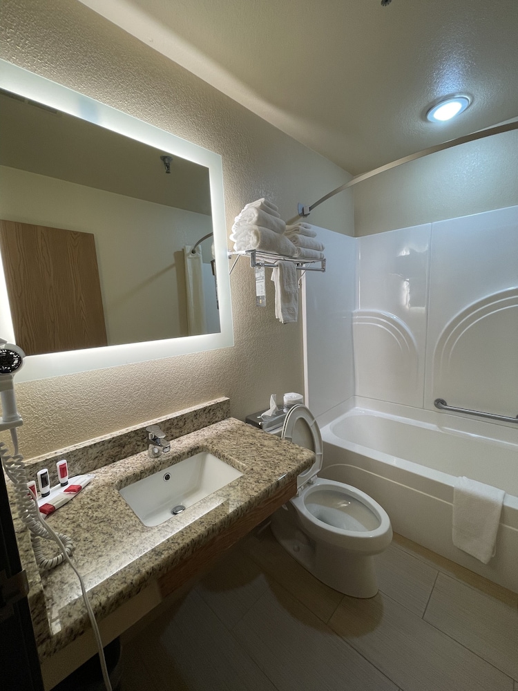 Studio Suite, 1 King Bed, Non Smoking - Photo 2