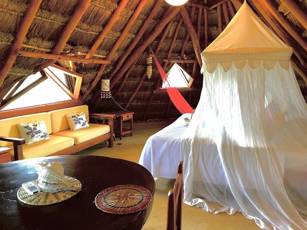 Romantic Double Room, 1 King Bed, Beach View, Tower photo 2