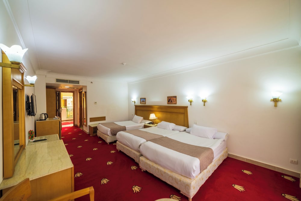 Superior Triple Room, Pyramids View - Photo 7