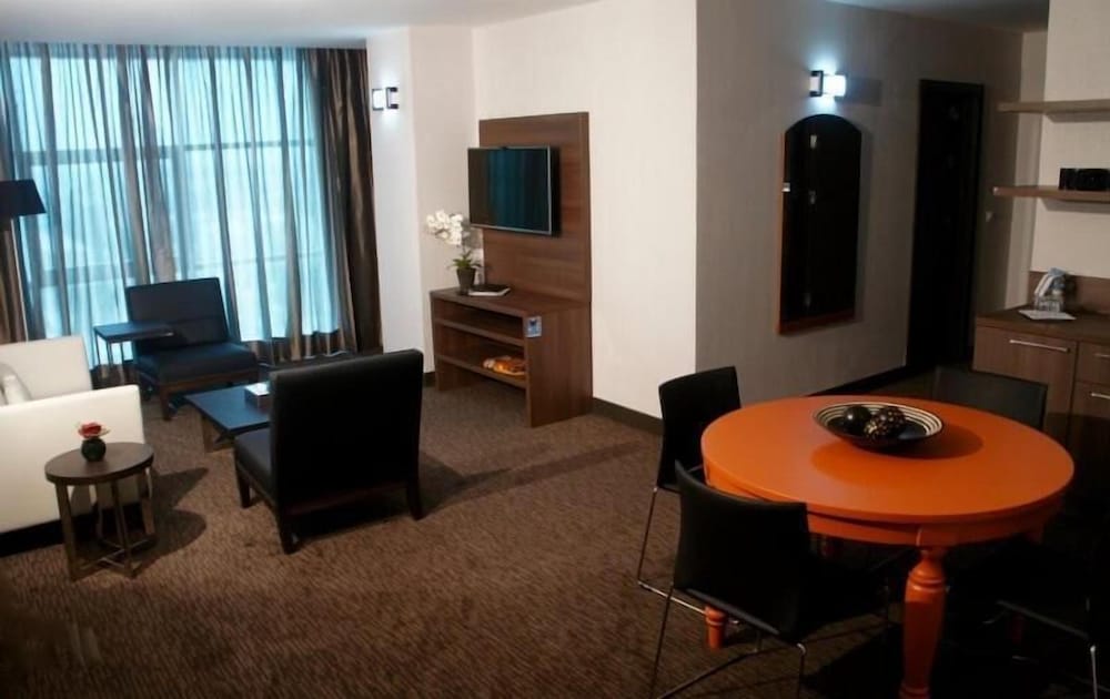 Executive Suite photo 2